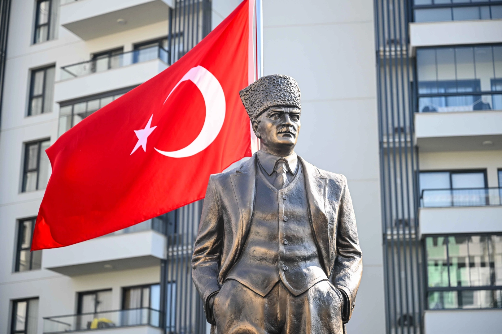 Bornova'da Abide-i Hürriyet Meydanı açıldı