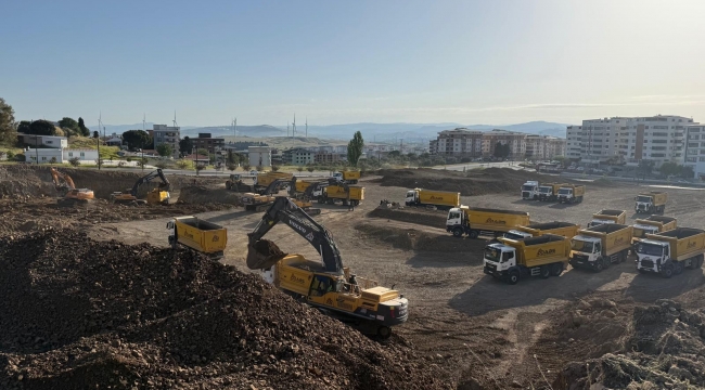 ABS Hafriyat'tan Aliağa'da Çifte Başarı: Adliye Sarayı Hızla Tamamlandı, Sırada Elektrikli Araç Fabrikası Var