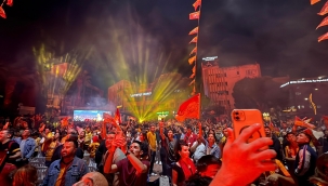 Aliağa'da Galatasaray'in Şampiyonluğu Kutlandi