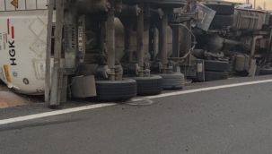 Aliağa'da Sıvı Gaz Yüklü TIR Devrildi: Sürücü Yaralandı