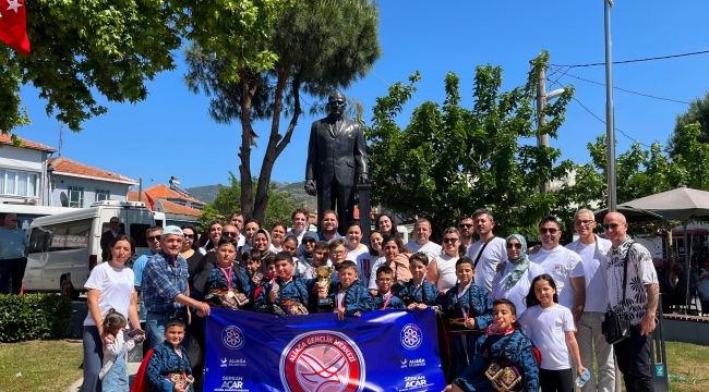 Aliağa'nın Yıldızlar Halk Oyunları Ekibi Ege Bölge Birincisi Oldu