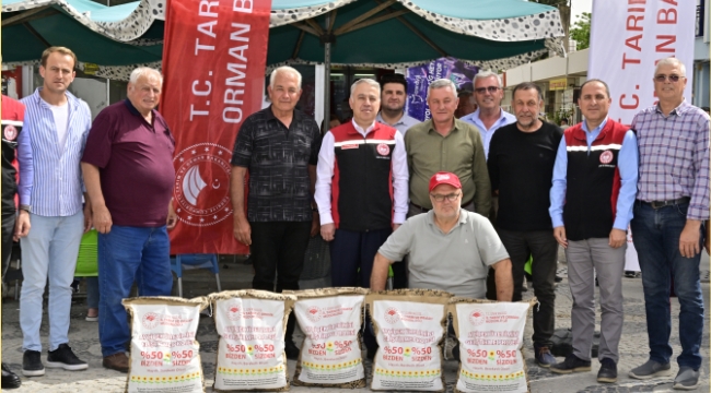 İzmir'de Ayçiçeği Üretimi İçin Yerli Hibrit Tohum Dağıtımı Yapıldı