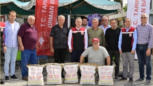 İzmir'de Ayçiçeği Üretimi İçin Yerli Hibrit Tohum Dağıtımı Yapıldı