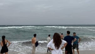 İzmir'de denize giren genç boğuldu, arkadaşları sinir krizi geçirdi