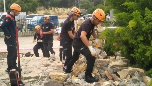 İzmir'de düğün salonunda taş kemer devrildi: Doktor öldü,EŞİ ağır yaralandı