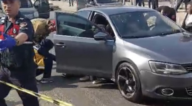 İzmir'de otomobile silahlı saldırı: Aynı aileden 3 kişi öldü