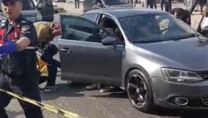 İzmir'de otomobile silahlı saldırı: Aynı aileden 3 kişi öldü
