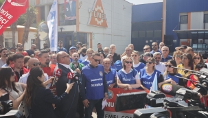 Petrol-İş Aliağa Şubesi'nden Temel Conta Önünde Kitlesel Tepki: "Emeğin Onur Mücadelesi Devam Ediyor"