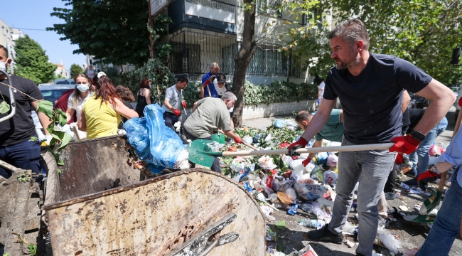 Başkan Görkem Duman vatandaşlarla çöp topladı