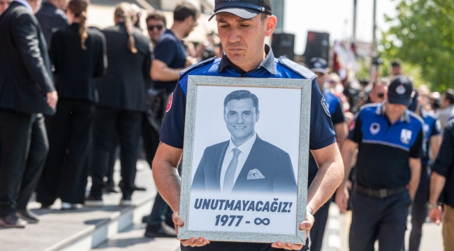 Ferdi Zeyrek gözyaşları ve alkışlarla uğurlandı