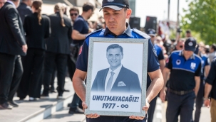 Ferdi Zeyrek gözyaşları ve alkışlarla uğurlandı