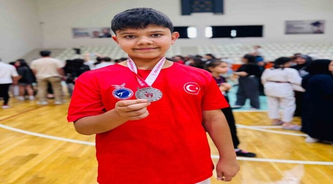 İzmir taekwondo müsabakalarında Aliağa'da 20 madalya sevinci