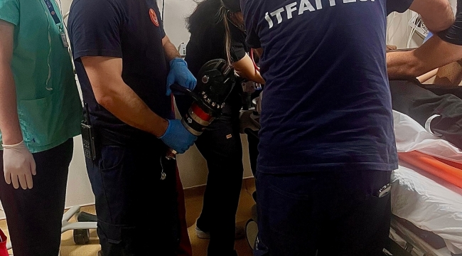Kemalpaşa'da: Ağaçtan Düşen Çocuk Korkuluk Demirlerine Saplandı