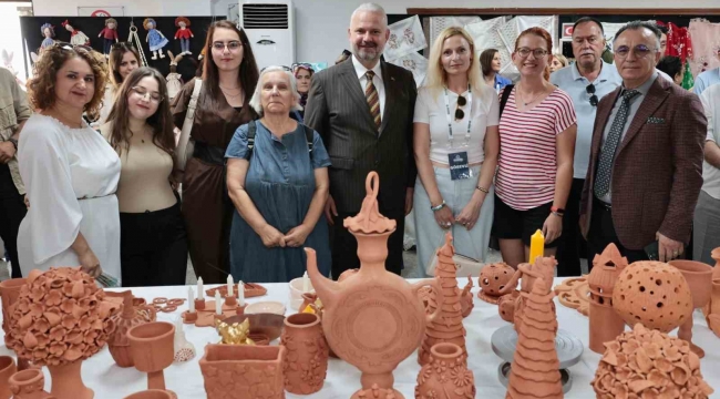 Menemen'de, kültür sanat kursları yıl sonu sergisi