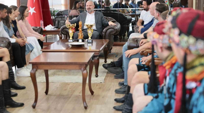 Menemen, halk oyunlarında Türkiye şampiyonluğu gururu yaşadı
