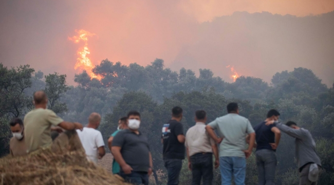 Başkan Tugay Ödemiş'te yangın bölgesinde