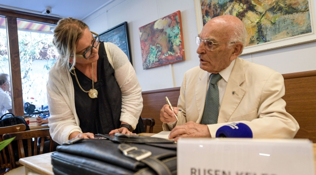 Başkan Tugay Prof. Dr. Ruşen Keleş'in imza gününe katıldı