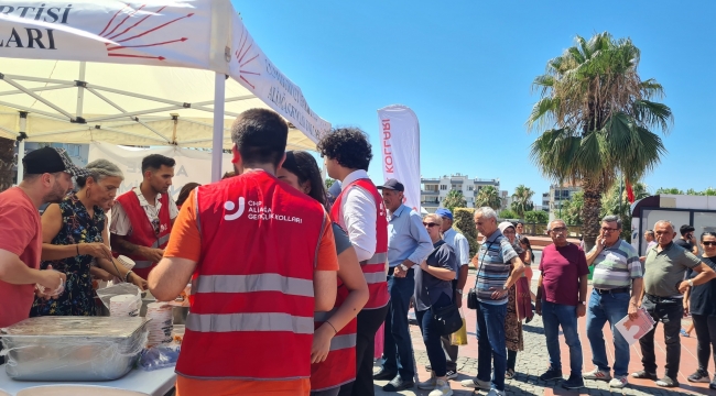 CHP Aliağa Gençlik Kolları'ndan Aşure İkramı