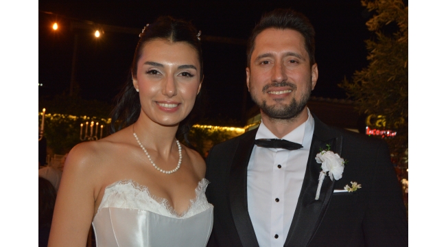 Gizem Ronay ve Engin'in Düğünü Myrina Garden'da Görkemli Bir Geceye Sahne Oldu