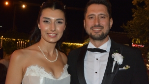 Gizem Ronay ve Engin'in Düğünü Myrina Garden'da Görkemli Bir Geceye Sahne Oldu