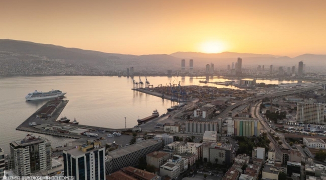 İzmir Büyükşehir Belediyesi'nin ulusal kredi notunda tarihi artış