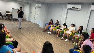 İzmir Çocuk Meclisi'nde 'Akran Zorbalığı Eğitimi'