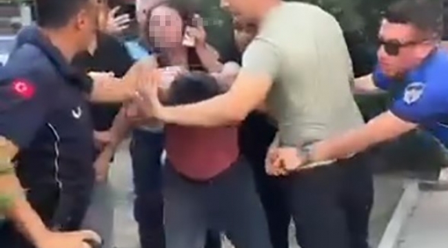 Seyyar satıcıyı tekme tokat döven zabıtalar açığa alındı