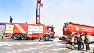 İzmir İtfaiyesi yangınlarla mücadelesini sürdürüyor