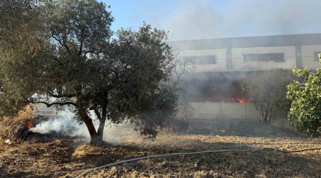 Kamyonette başlayan yangın fabrikaya sıçradı