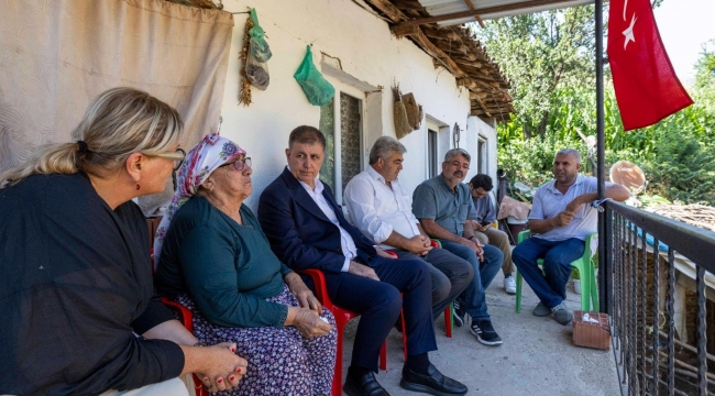 Başkan Tugay'dan yangında vefat eden Şahin'in aile evine taziye ziyareti