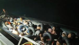 İzmir'de 43 kaçak göçmen yakalandı, sürüklenen lastik bottaki 19 göçmen de kurtarıldı