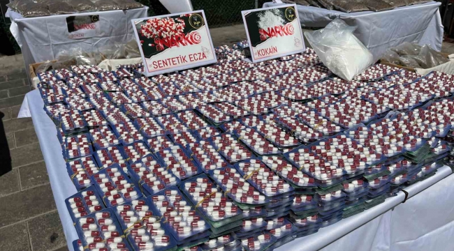 İzmir'de narkotik polisinden zehir tacirlerine büyük darbe