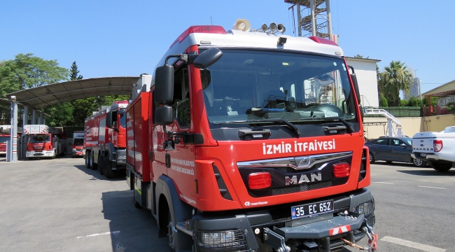 İzmir İtfaiyesi'nden depremin merkez üssü Sındırgı'ya destek