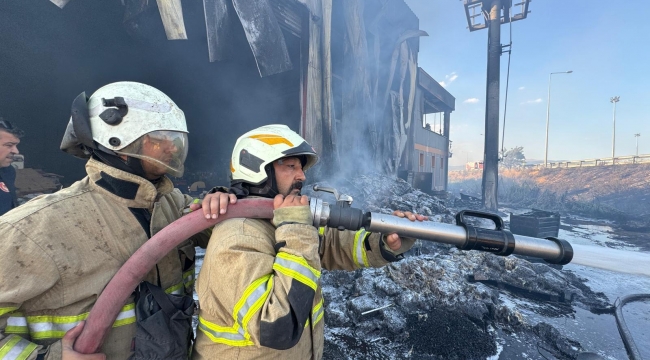 Menemen 'deki İş Yeri Yangını Kontrol Altına Alındı