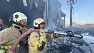Menemen 'deki İş Yeri Yangını Kontrol Altına Alındı  