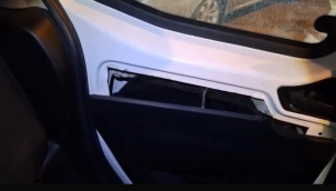 Araç anahtarıyla açılan gizli bölmede silah bulundu