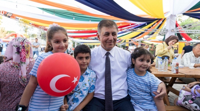 Başkan Tugay çocuklarla buluşmaya devam ediyor