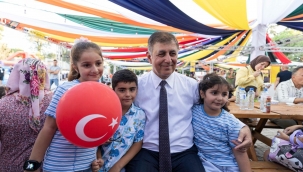 Başkan Tugay çocuklarla buluşmaya devam ediyor