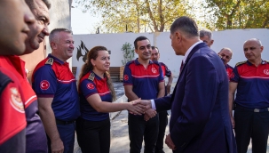 Başkan Tugay İtfaiye Haftası'nda itfaiye personeli ile buluştu