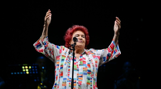 Çim Konserleri'nde Selda Bağcan rüzgarı esti