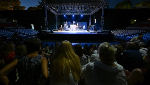 İEF'de Açık Hava Tiyatrosu etkinlikleri "Hayvan Çiftliği" ile perdelerini açtı