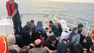 İzmir açıklarında 46'sı çocuk 81 düzensiz göçmen yakalandı