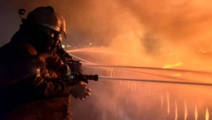 İzmir'de Mobilya Fabrikasında Yangın