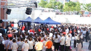 İzmir'de yeni eğitim yılının ilk ders zili törenle çaldı