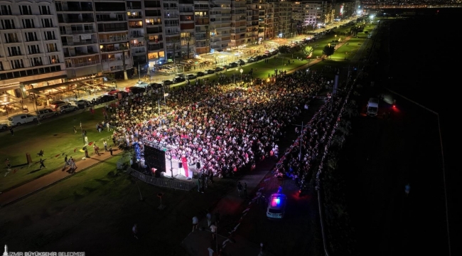 İzmir'in dev ekranlarında milli heyecan