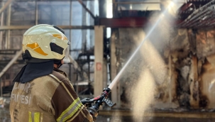 İzmir İtfaiyesi, ALOSBİ'deki fabrika yangınına müdahale etti