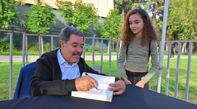 Ahmet Ümit İZKİTAP'ta yeni romanından ipuçları verdi