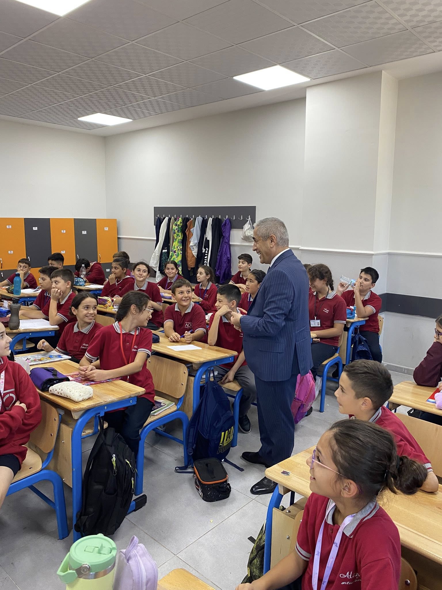 Aliağa Kaymakamı Güney, Aliağa Ortaokulu'nu Ziyaret Etti