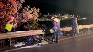 İzmir'de pikap ile elektrikli bisikletin çarpıştığı kazada 2 kişi öldü