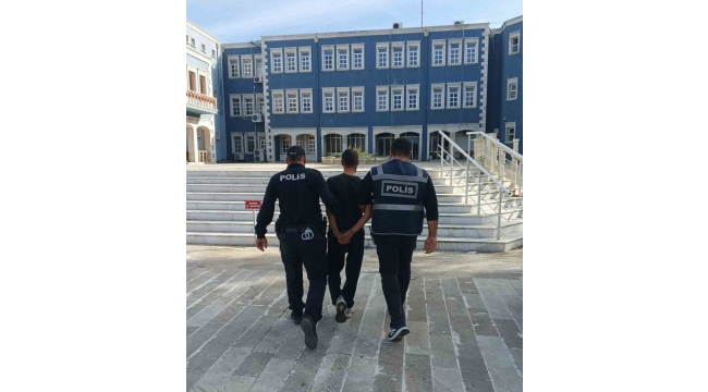 İzmir'de silahlı gasp zanlıları yakalandı, 1 kişi tutuklandı